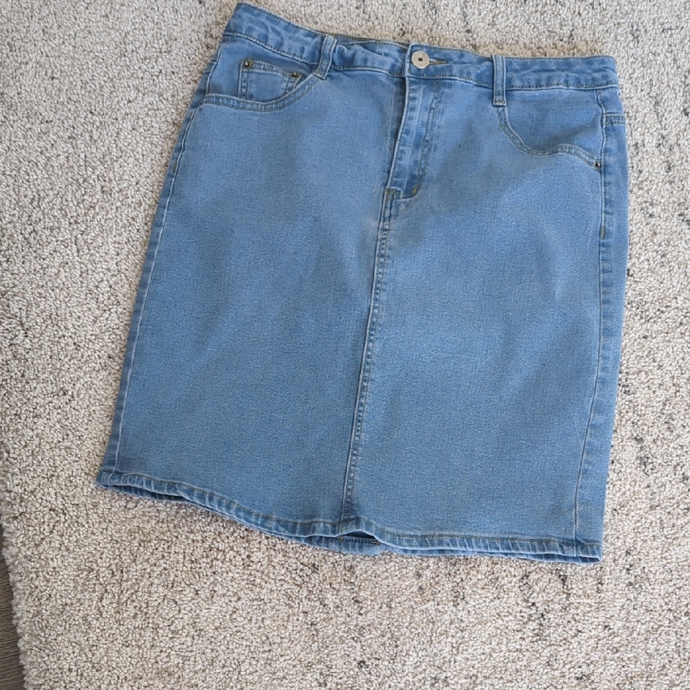 Stylish Blue Denim Mini Skirt